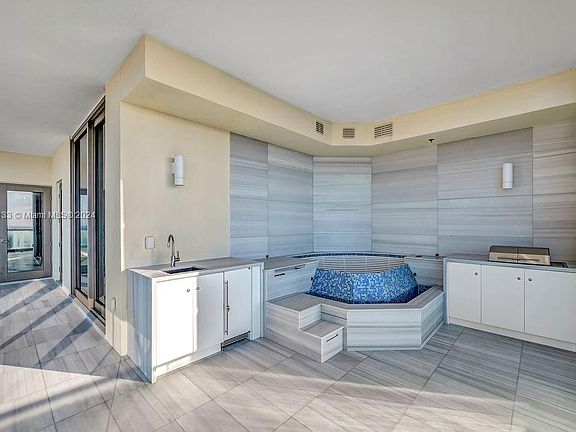 4th image of 17901 Collins Ave #3605