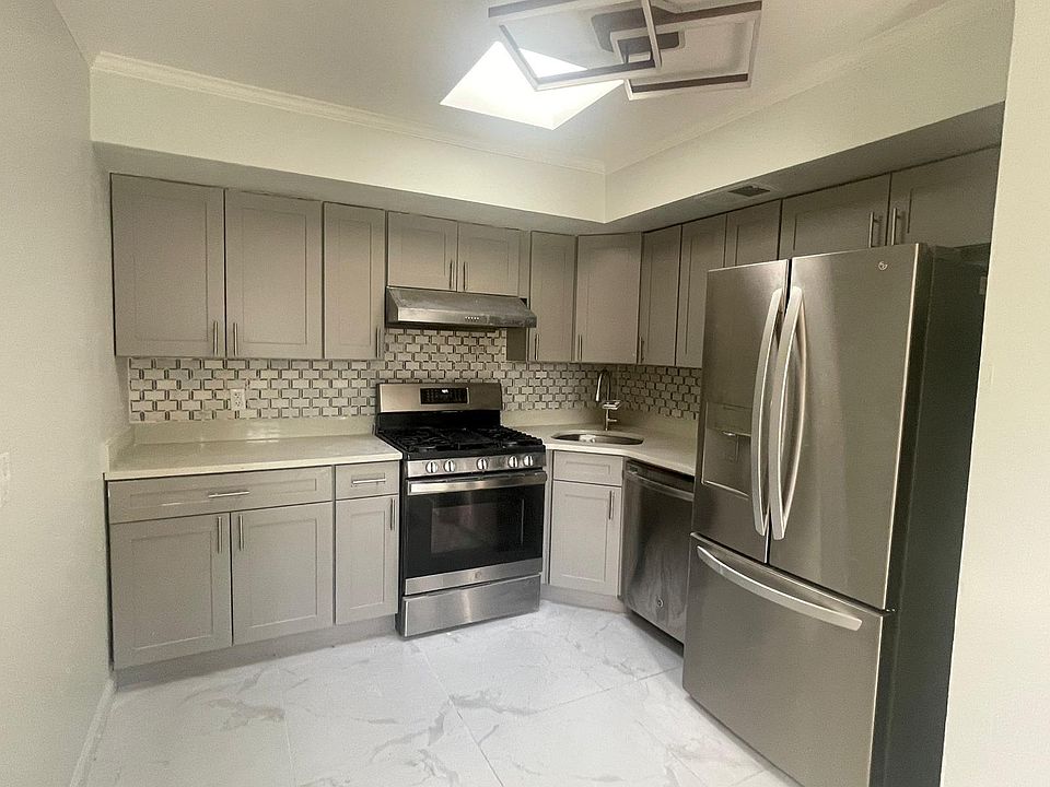 1st image of 703 Hollywood Ave #3