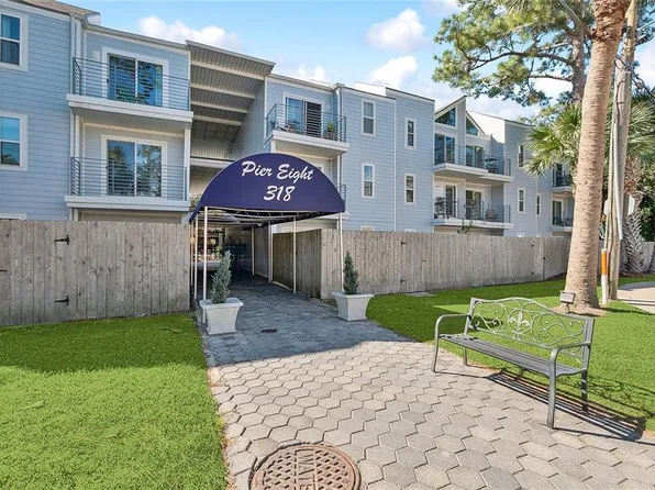 318 Lake Marina Ave APT 210, New Orleans, LA 70124
