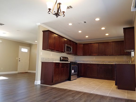 4th image of 8531 Oleander Ave
