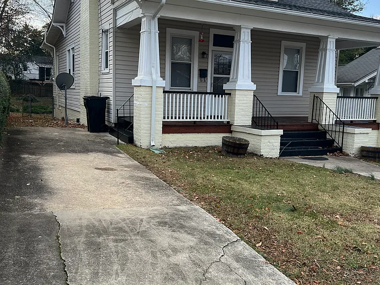 Robertson Ave — Photo 2