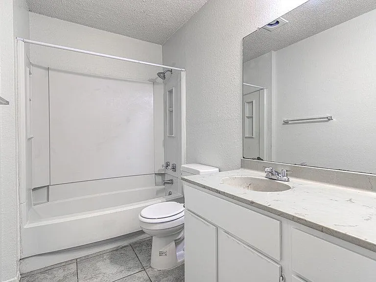 824 King Albert St #A — Photo 16