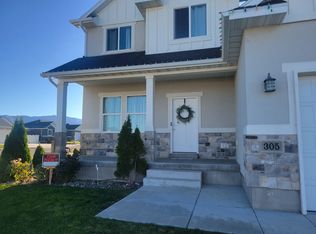 305 W Lauren Ln, Tooele, UT 84074