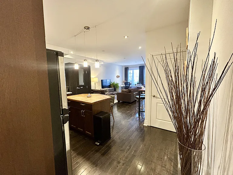 36 Coxwell Ave — Photo 13