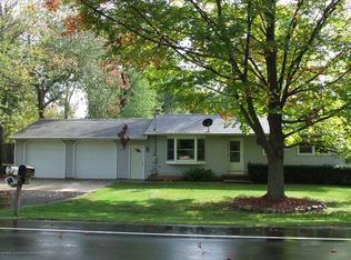 4043 Dell Rd, Lansing, MI 48911