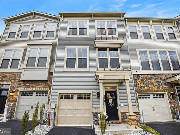 2nd image of 1014 Edenberry Way