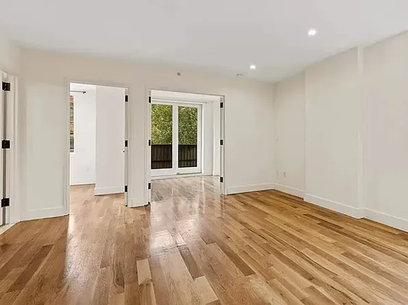 10 Lexington Avenue image 1 of 13