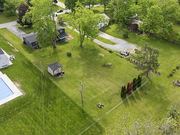 3rd image of 816 Blake Dr