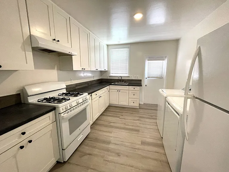 202-208 W. Mariposa — Photo 4
