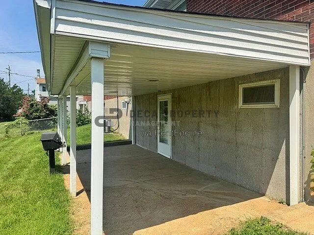 3 bed, 1.5 bath, 2637 sqft, $2,155 — Photo 3