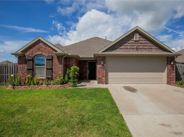 4511 W Wales Dr, Fayetteville, AR 72704