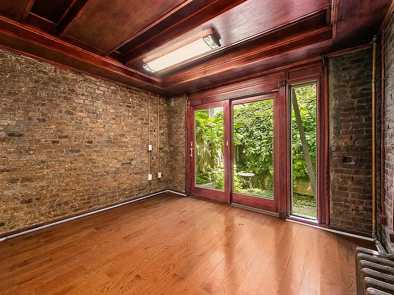 331 E 65th St #GARDEN — Photo 3