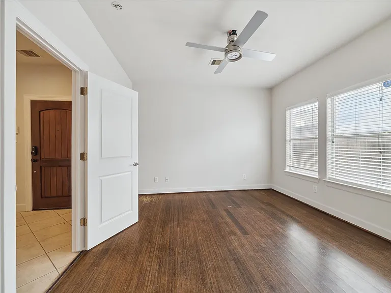3041 Clinton Dr — Photo 5