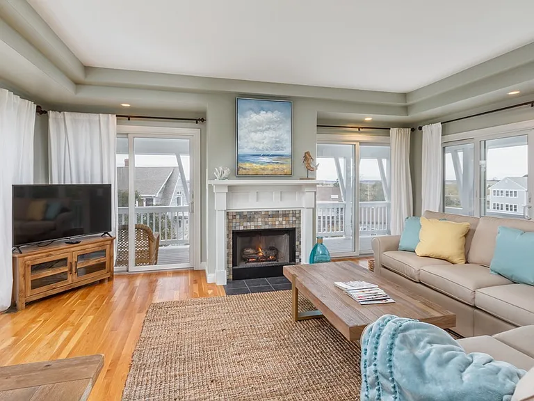 13 Girard Way — Photo 3