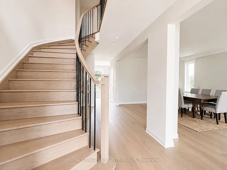 747 Coast Cir — Photo 3