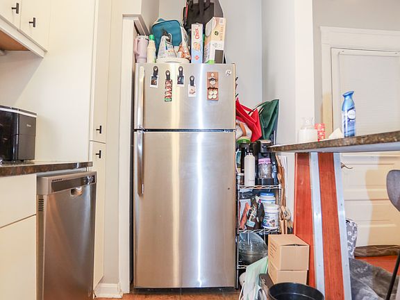 4th image of 2221 N Lincoln Ave #2S