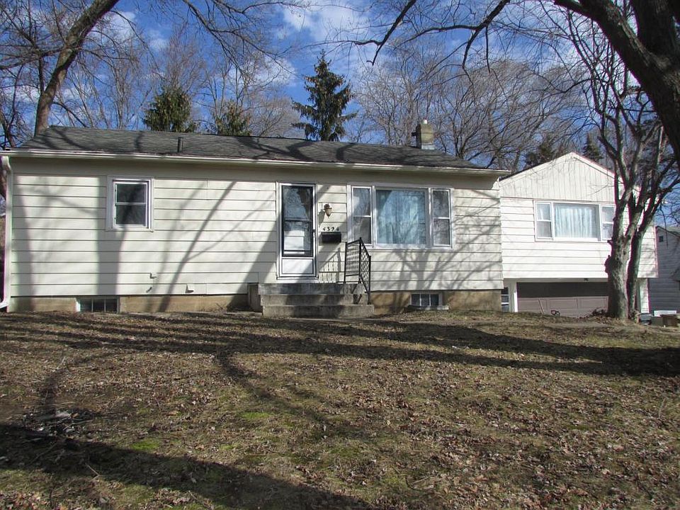 2nd image of 4324 Lilac Ln