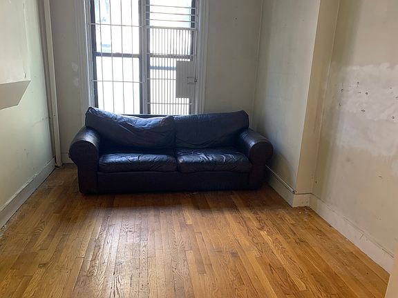 3rd image of 412 E 73rd St #1B