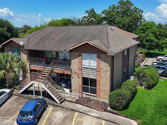 4th image of 4017 Briar Hollow Dr