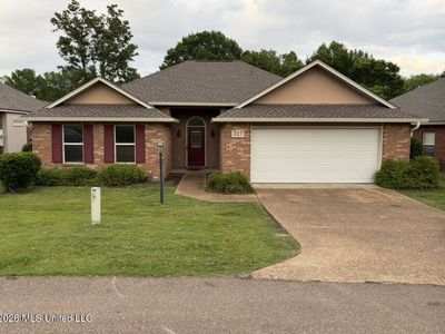 327 Cascades Cir E, Clinton, MS, 39056