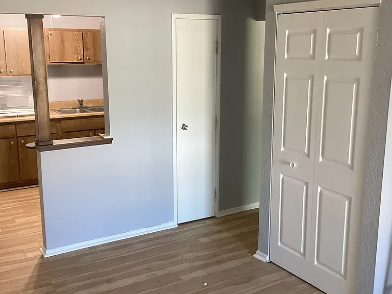 225 N Elizabeth St #1E — Photo 9