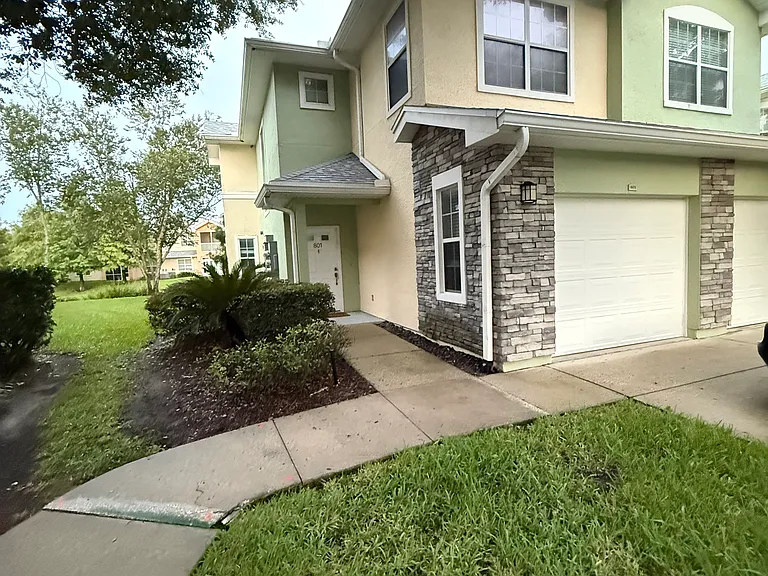 195 Bayberry Cir #801 — Photo 1