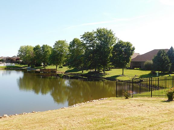 4th image of 10692 Midway Dr