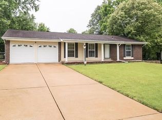 6 Welwyn Ct, Florissant, MO 63033