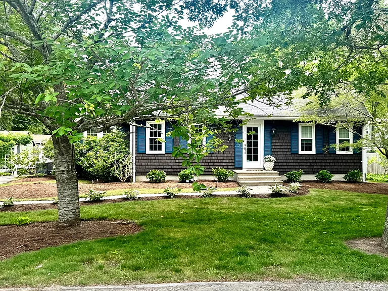 21 Nehoiden Rd — Photo 1