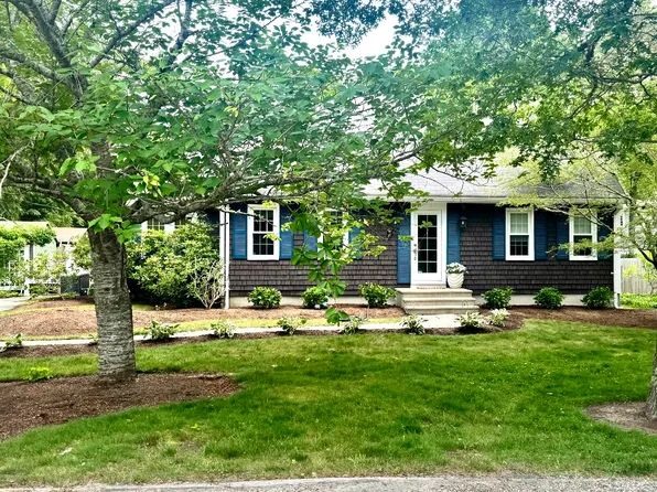 21 Nehoiden Rd, Mashpee, MA 02649
