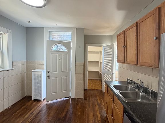 2nd image of 5519 N Artesian Ave APT 2