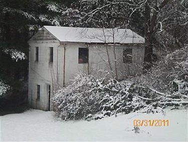 2nd image of 2069 McMackin Rd