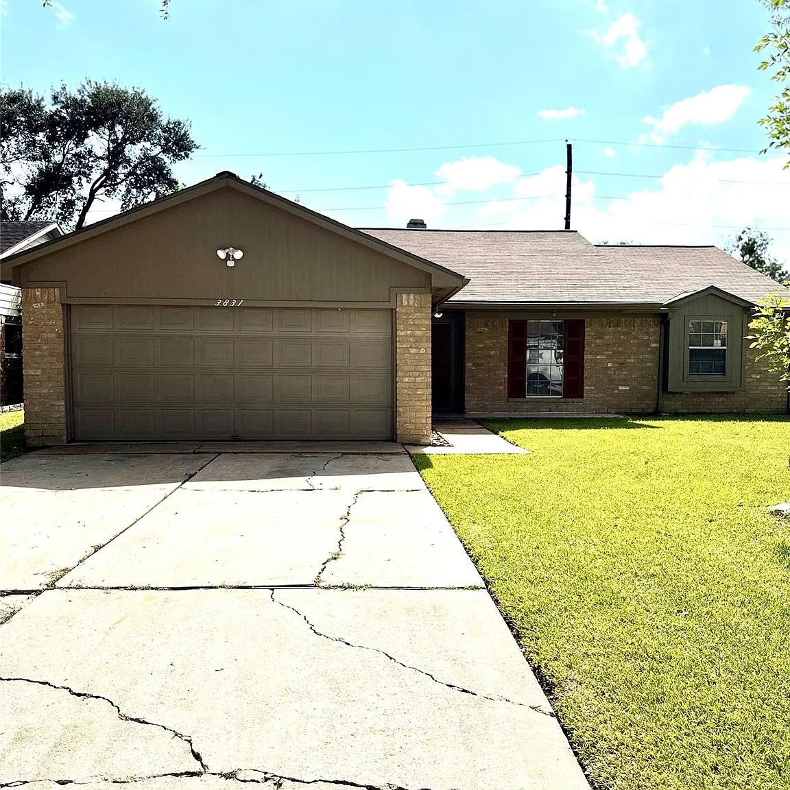3 bed, 2.0 bath, 1366 sqft, $1,900 — Photo 2