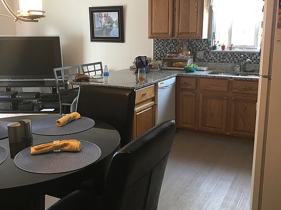 Kitchen & Breakfast Nook