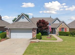5422 S Redbud Dr W, Sand Springs, OK 74063