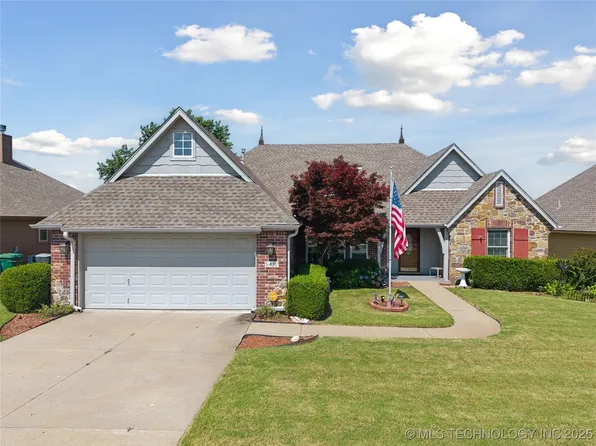 5422 S Redbud Dr W, Sand Springs, OK 74063
