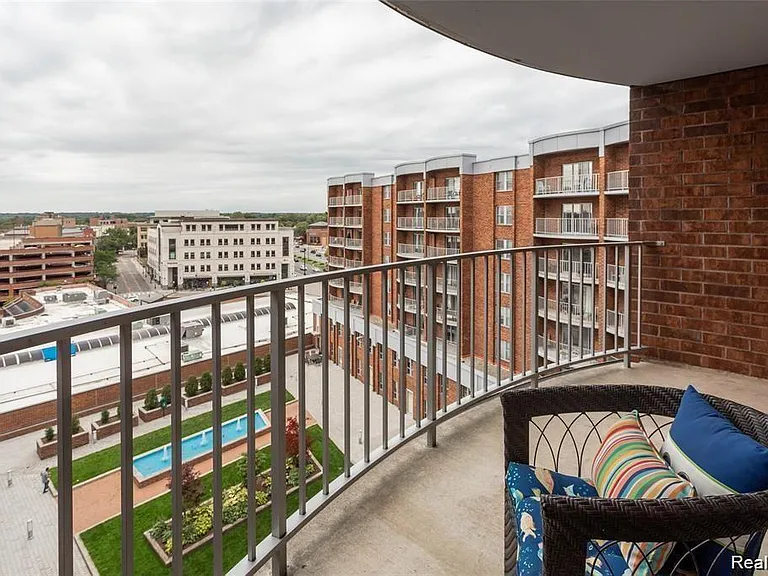 411 S Old Woodward Ave #913 — Photo 9