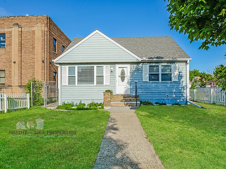 3315 James Ave N — Photo 2