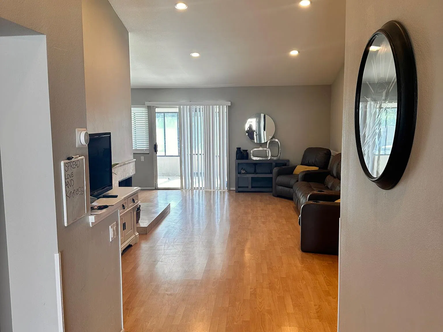 4 bed, 2000 sqft, $4,195 — Photo 2