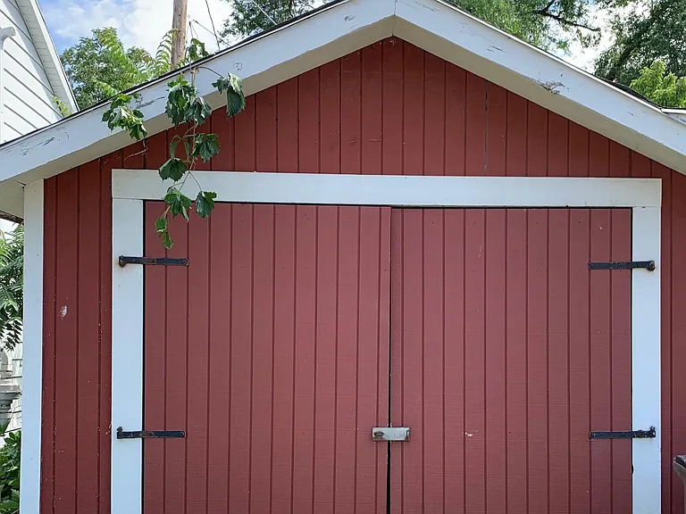1 Car Garage