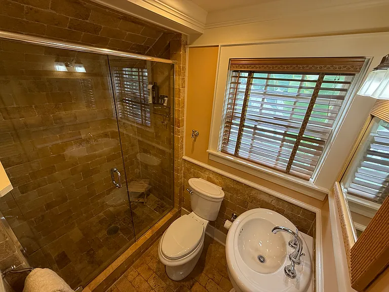 227 Julia St — Photo 17