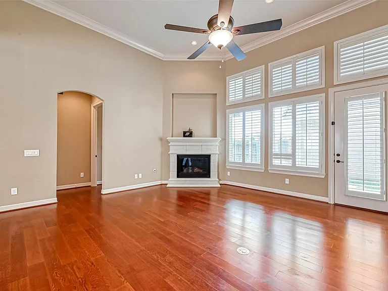 5014 Fairford Dr — Photo 10