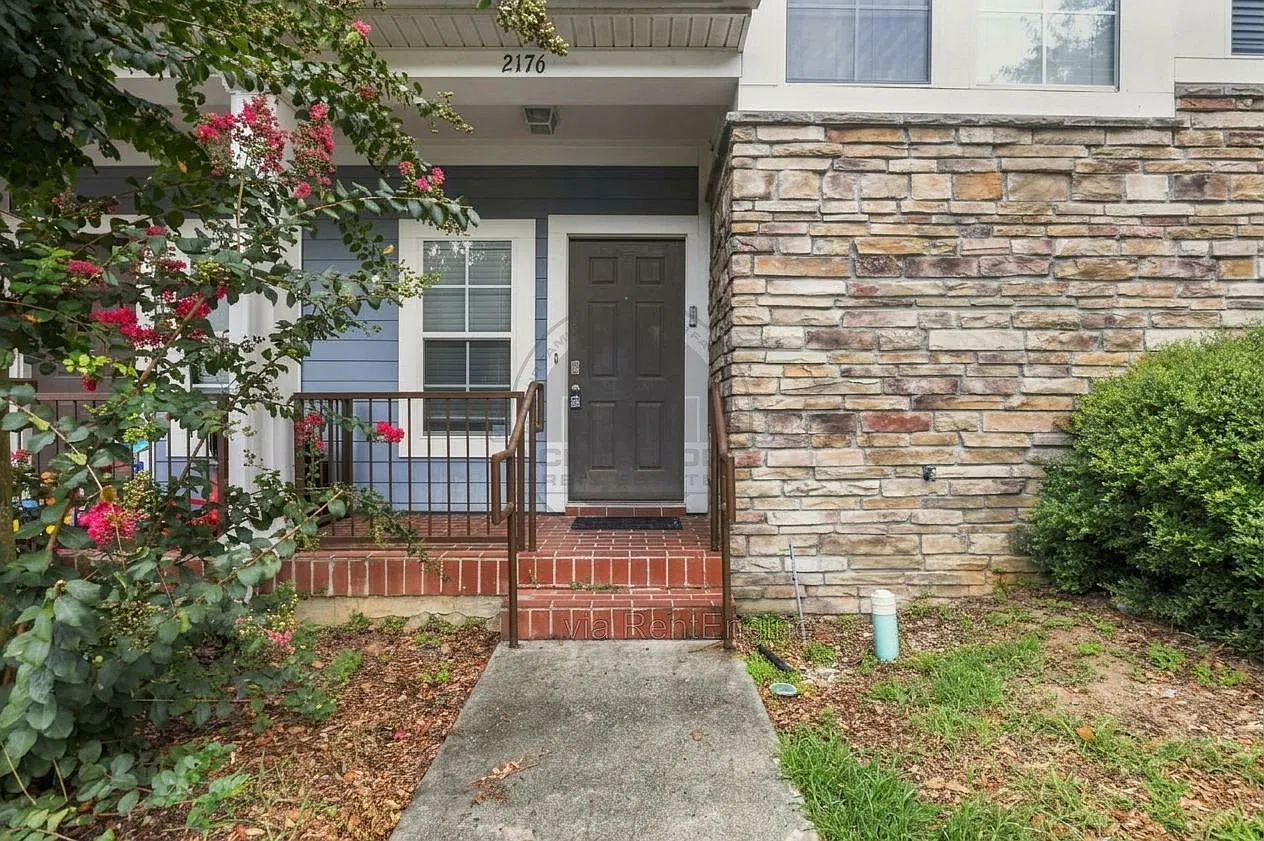 3 bed, 3.5 bath, 1802 sqft, $1,695 — Photo 1