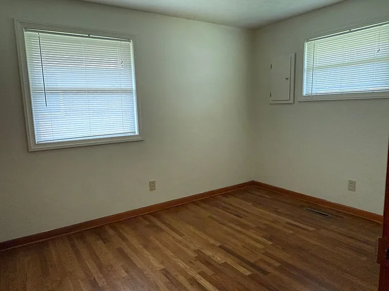 1140 Eastfield Rd — Photo 8