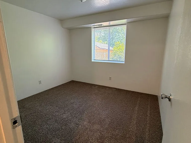 754 N Riverside Ave — Photo 11