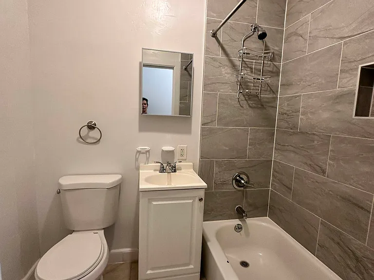 435 W 46th St #2RW — Photo 3