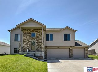 1515 Blanca Dr, Lincoln, NE 68521