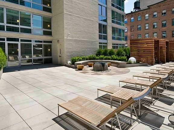 5th image of 322 W 55th St APT 3D
