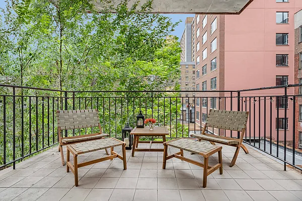 Sold by Compass | media 1