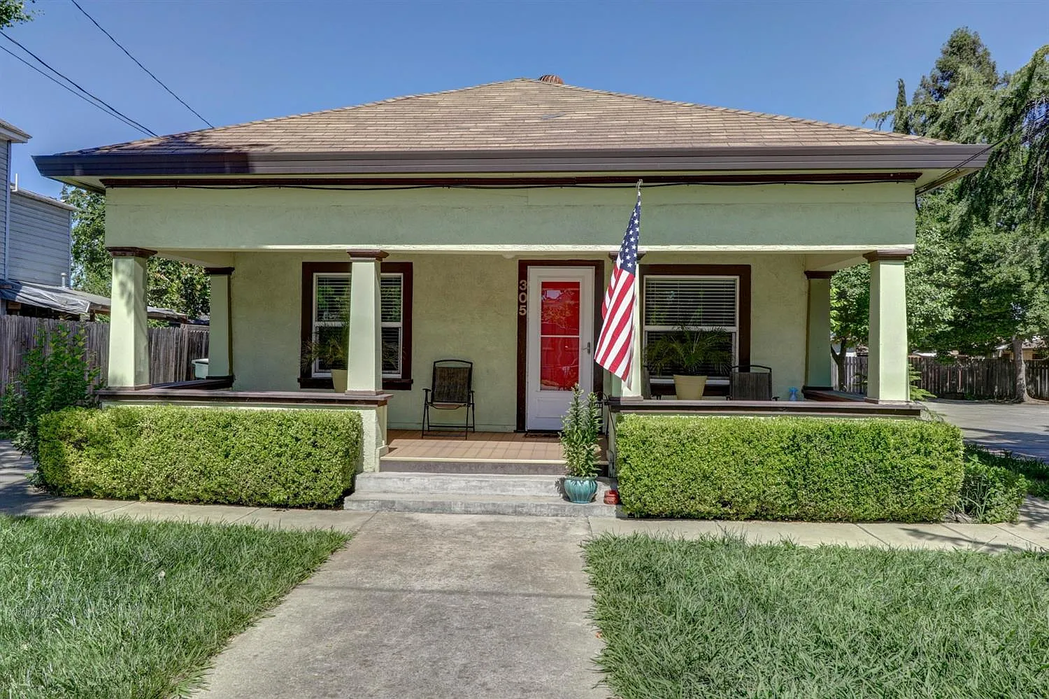 305 4th St photo 1